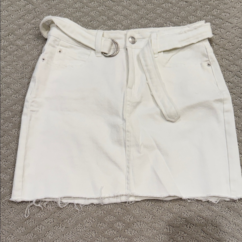Elegant White Belted Pencil Skirt